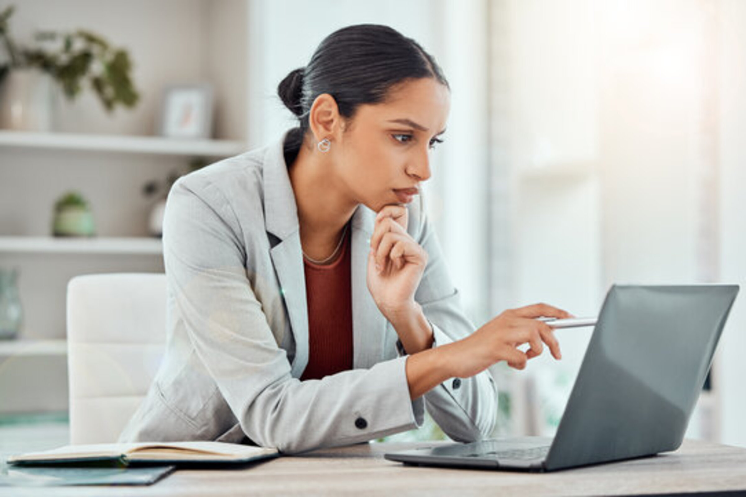 Woman using Laptop - Monitor SEO